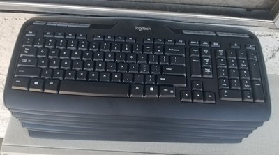 LOGITECH Y-R0067 WIRELESS Keyboards (lot of 8) Black (820-008582) no USB Dongle