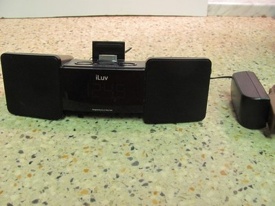 iLuv iMM155 Vibro II Alarm Clock 30-Pin Speaker Dock for iPhone or iPod (Black)