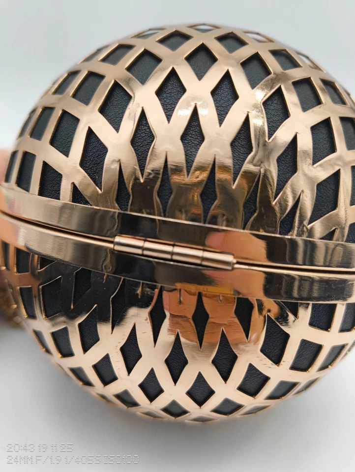 H&M trendy Kugel  Ball Tasche in Goldfarben schwarz Kette 13 cm durchm (BE Impor - Bild 3 von 4