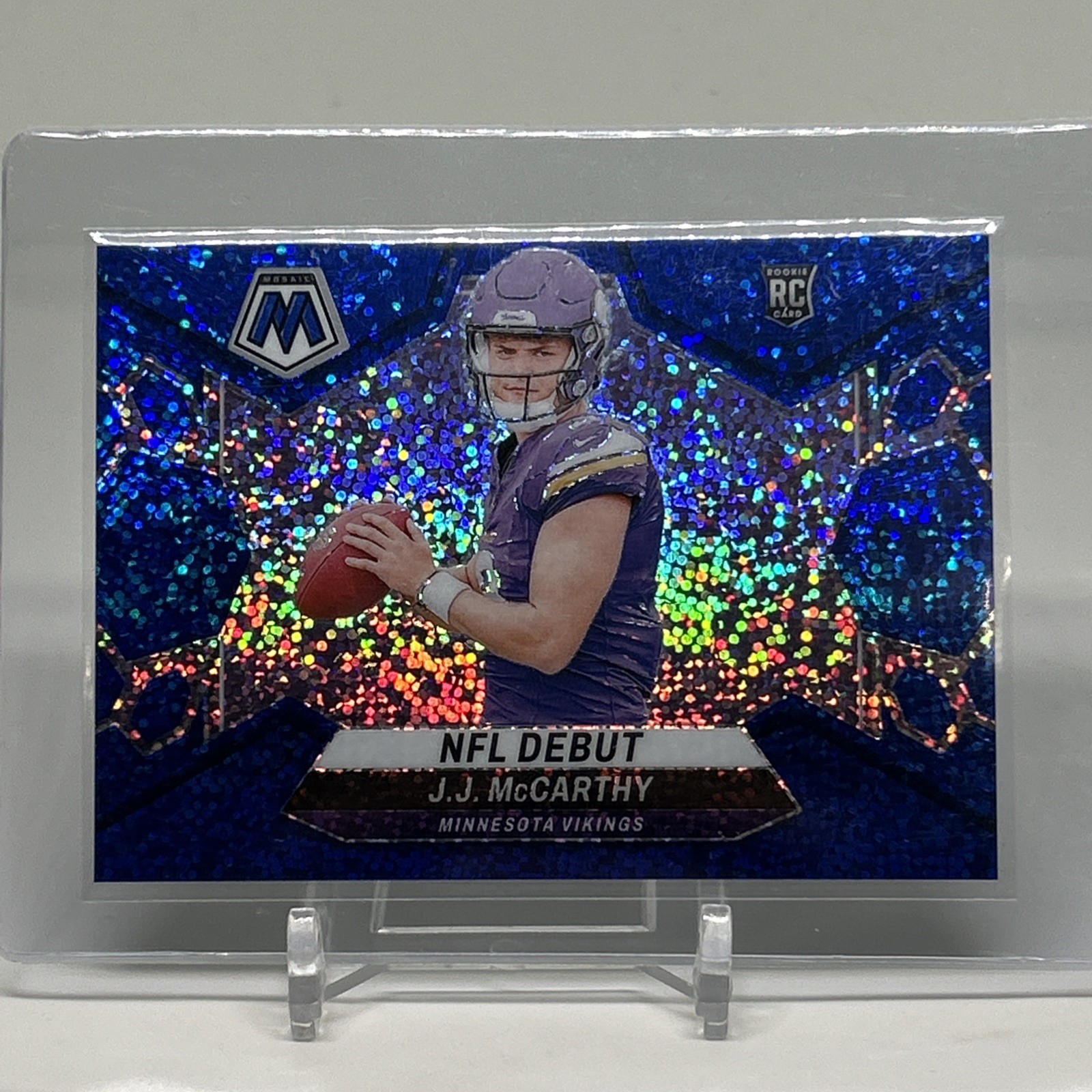 2024 Panini Mosaic - NFL Debut J.J. McCarthy Blue Sparkle / 96 (RC)