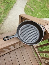 Lodge 8GP 4 Ribbed Grill Pan,  Cast Iron, 10 Inch Diameter.  .2