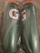 Gatorade 32oz Squeeze Sports Water Bottles Easy Grip Design Green w Lid Lot of 2