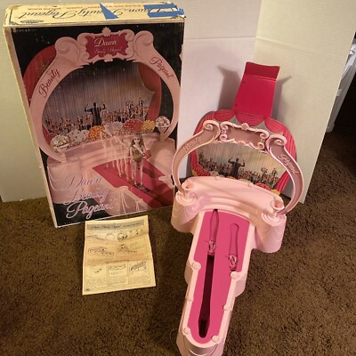 Dawn Beauty Pageant Runway FOR PARTS ONLY  NEEDS REPAIR* Incomplete Topper 1971