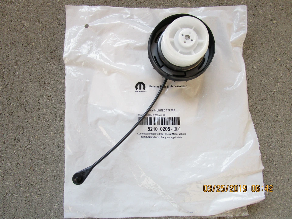 97 - 99 JEEP CHEROKEE 2D / 4D SUV FUEL GAS TANK FILLER CAP WITH TETHER OEM NEW - Image 2 of 2