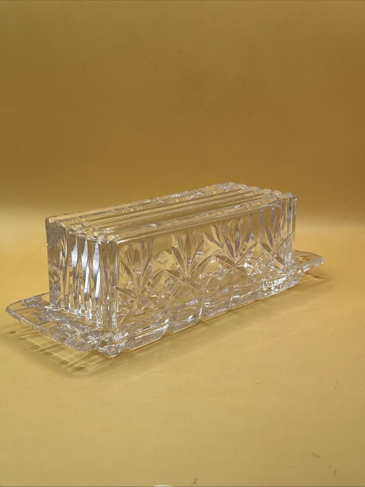 Patrón de abanico de plato de mantequilla cubierto Shannon Crystal de Godinger Foto 3 de 4