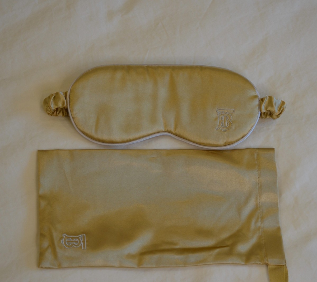 Burberry Beauty Silky Padded Travel Sleep Eye Mask With  display picture 3