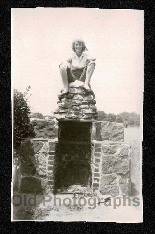 YOUNG LADY SITTING ATOP COBBLESTONE FIRE PIT CHIMNEY OLD/VINTAGE PHOTO-H421