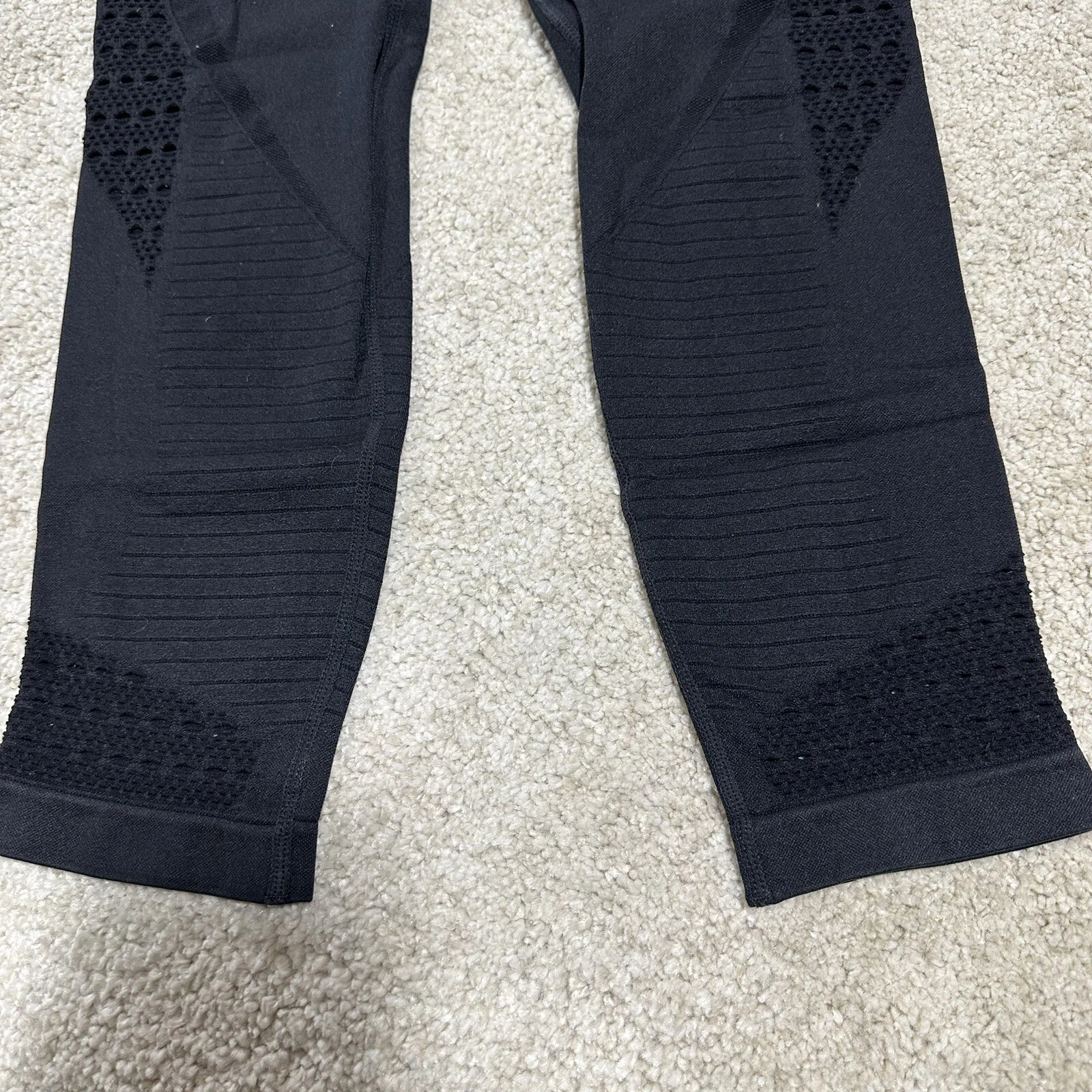 gymshark seamless perforated crop mid rise stretch leggings
