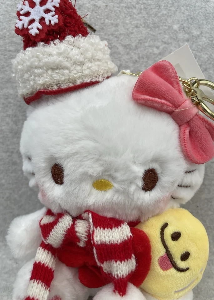 收藏品 Hello Kitty 主题圣诞毛绒填充动物钥匙扣吊坠 — 第 2/4 张图片