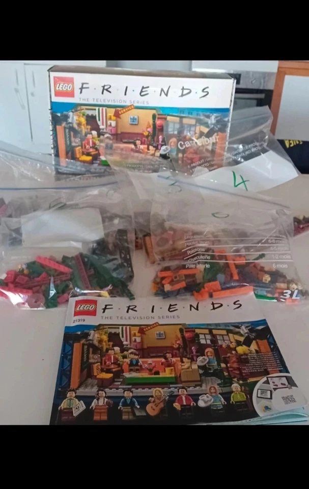 LEGO Ideas 21319 Central Perk, photo 2 sur 3
