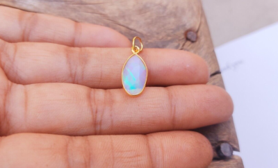 Pendentif Coeur En Or 18 Carats Avec Opale Naturelle D'Éthiopie - Fait Main - Dimensions 19x8 Mm