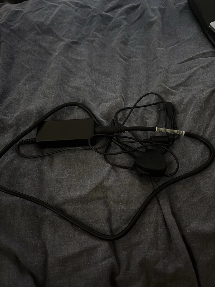 Acer Aspire Laptop With Charger And Original Packaging - Image 4 of 4