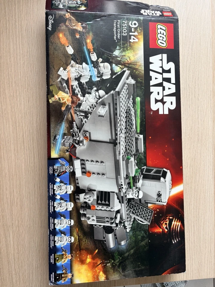 LEGO Star Wars 75103 First Order Transporter, photo 1 sur 5