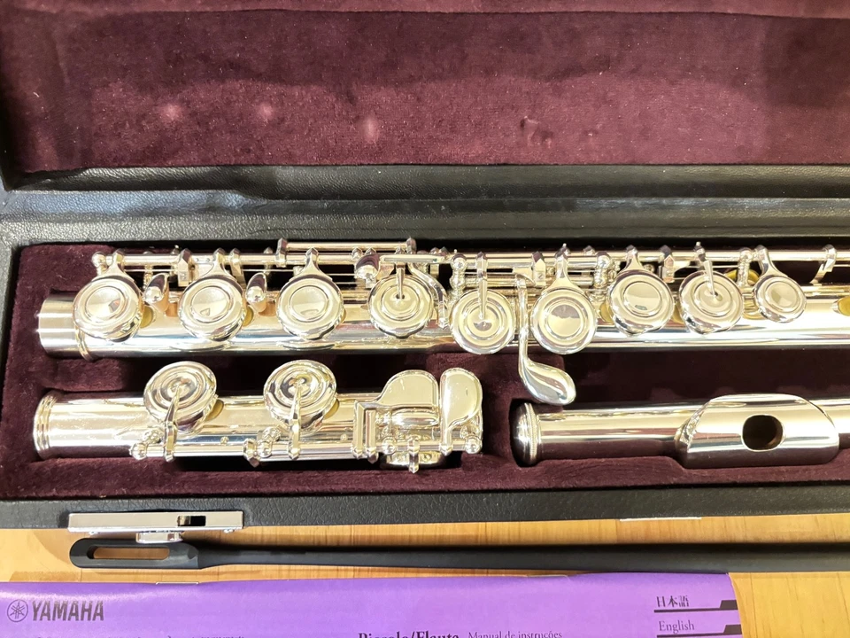 YAMAHA Flute YFL-212 E mechanism with soft and hard case - Image 4 of 4