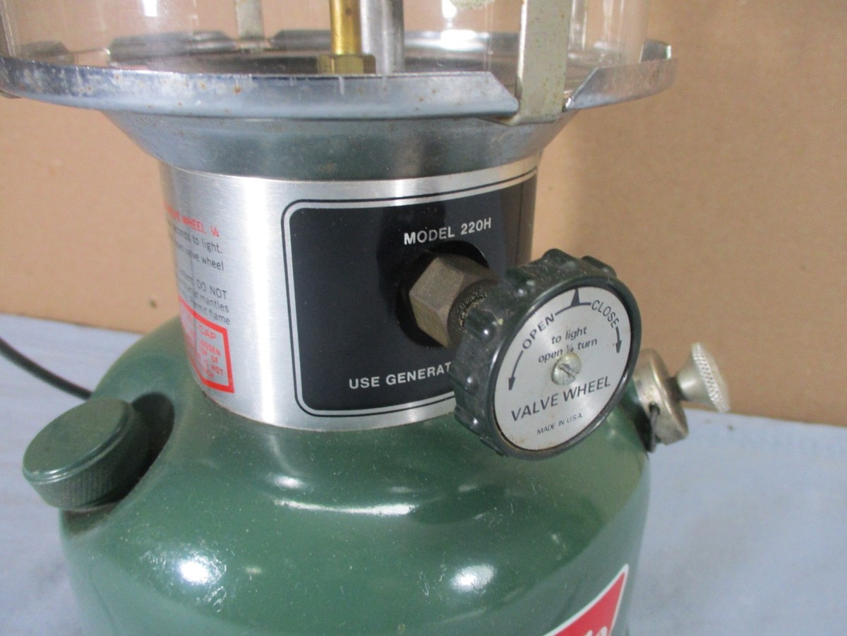 VTG Coleman Model 220H Double Mantle Gas Lantern Sep 1973 NICE