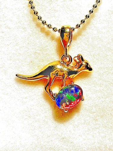 SPECIAL SPECIAL Australia black triplet opal kangaroo pendant