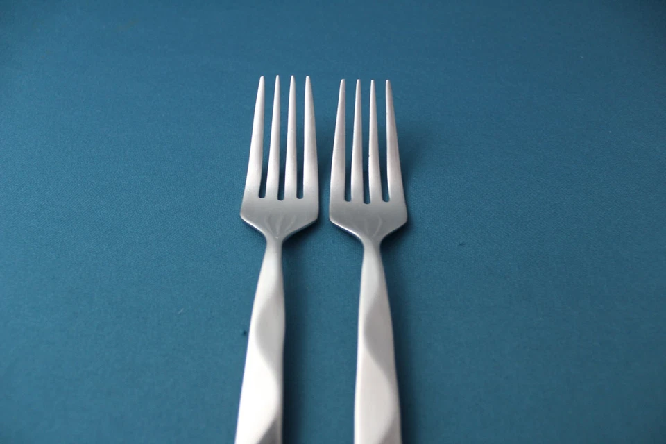 2 tenedores de ensalada Dansk ORIGAMI FROST acero inoxidable Corea 7" Foto 3 de 4