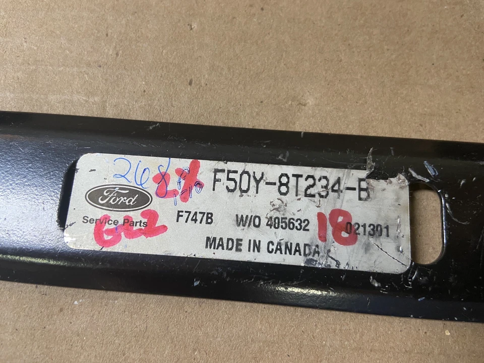 Кронштейн левой решетки для Ford F5OY-8T234-A правый и F5OY-8T234-B для 95-97 Continental - Изображение 2 из 4