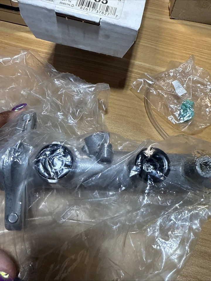 Cilindro maestro de freno para Mercury Grand Marquis 1996-1997 CARDONE REMANUFACTUR Foto 4 de 4