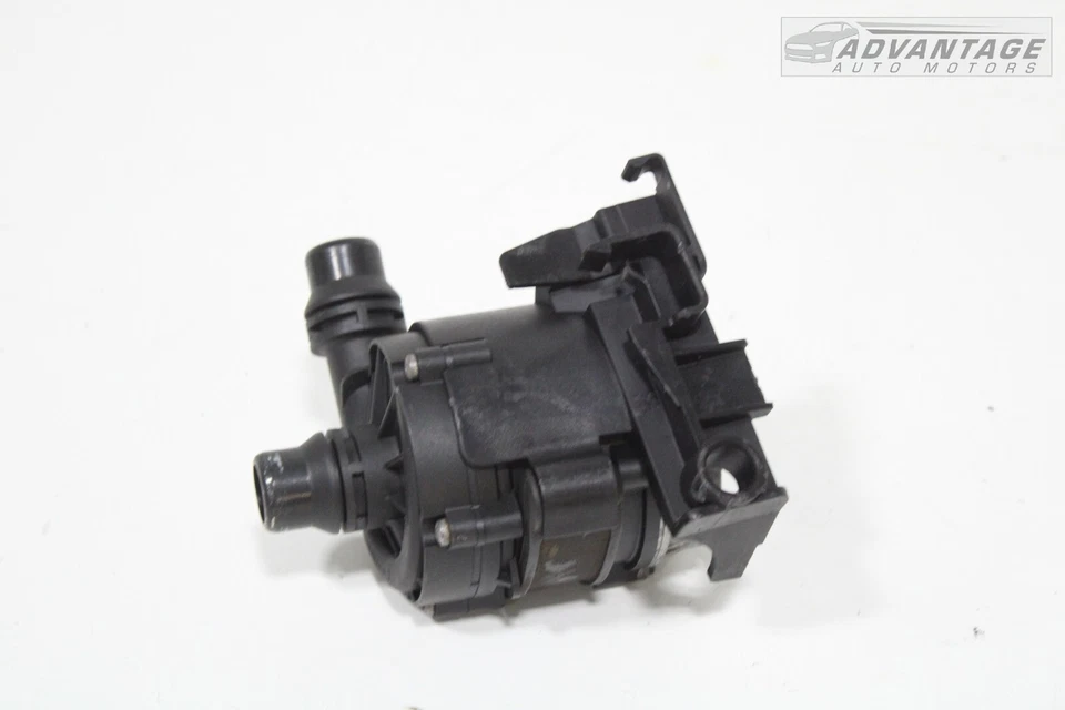 BMW 750i XDRIVE G12 2016-2019 motor de 4,4 L refrigerante eléctrico bomba de agua OEM Foto 4 de 4