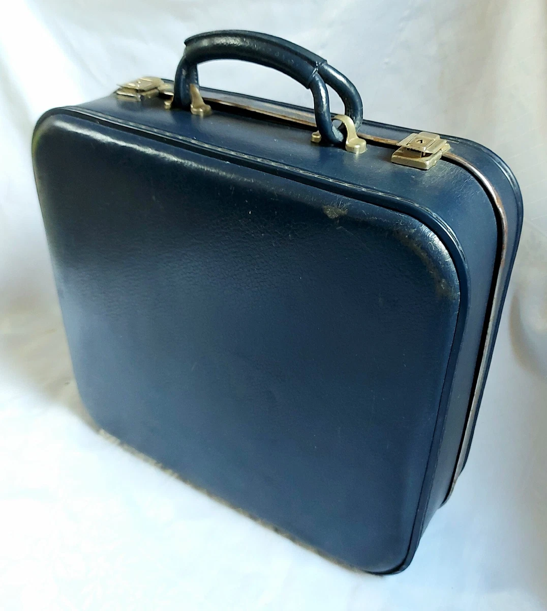 VINTAGE AIR INDIA VANITY CABIN BAG WITH WORKING CLASPS. GOOD CONDITION . NO KEY