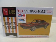 Amt 63 Stingray Corvette Hardtop Plastic Model Kit 132 Scale