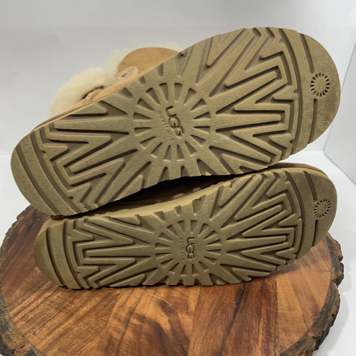 【美品】UGG W BAILEY BUTTON ブラウン 5803 8号 美品】UGG W BAILEY BUTTON ブラウン 5803 8号 - メルカリ