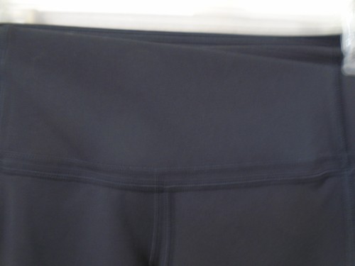 LULULEMON CROPPED BLACK LEGGINGS SIZE 4 MESH INSERT AT BOTTOM - Picture 4 of 5