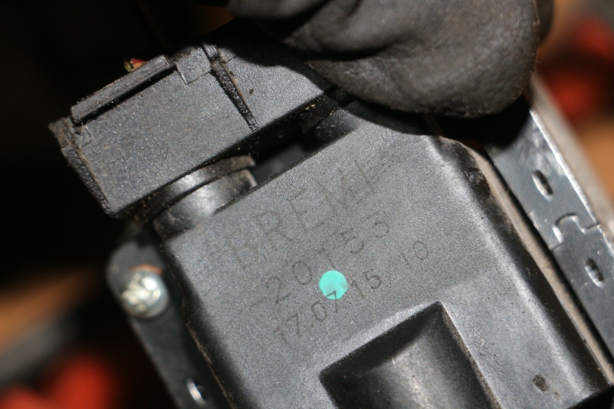 Original Mercedes M111 W124 W202 Bosch Ignition A0001500480  