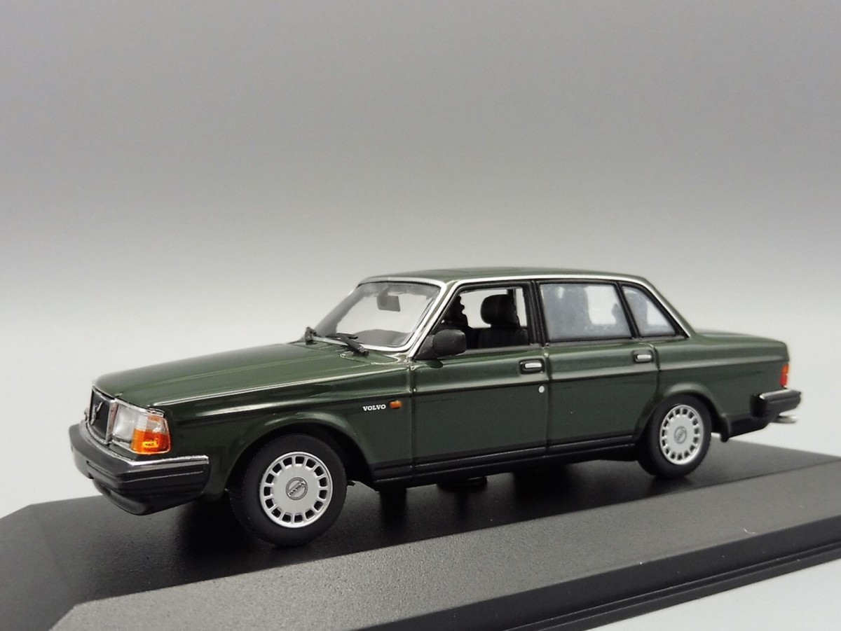 VOLVO 240 GL 1986 Dunkelgrün 1/43 Maxichamps 940171404 by 