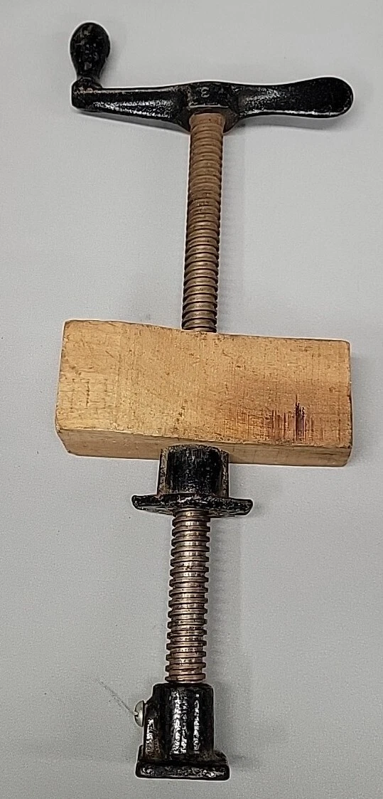 Wood outlet press clamp