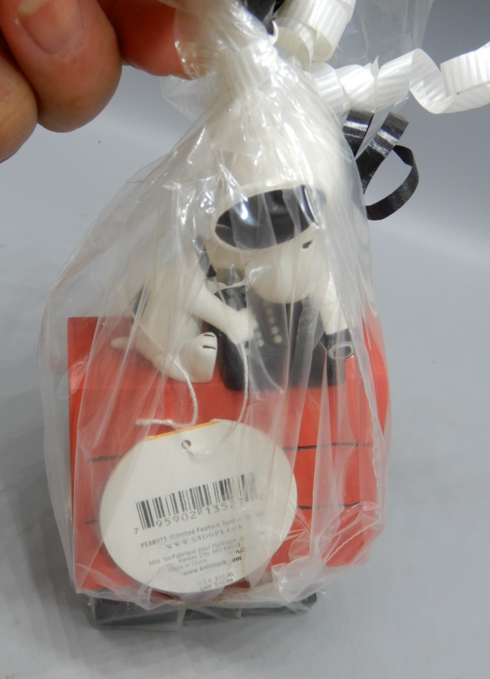 Peanuts Perpetual Calendar Snoopy Hallmark Happiness Is A New Day NEW peanuts-perpetual-calendar-snoopy-hallmark-happiness-is-a-new-day-new