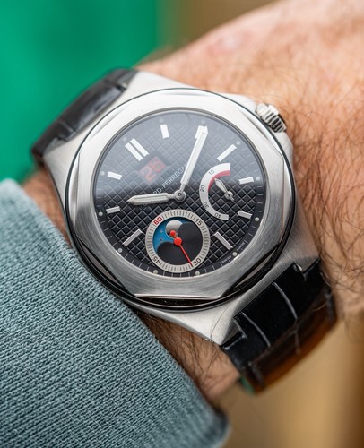 Girard Perregaux Laureato Evo3 42mm Blue Date Moonphase Dial W...
