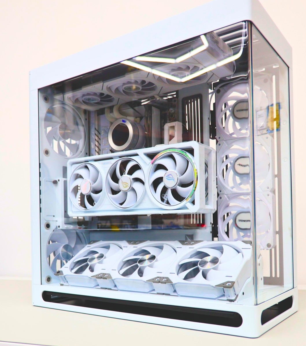 White Phantom Havn Asus Atral rtx 5090 White Intel i9 285k Xfinity