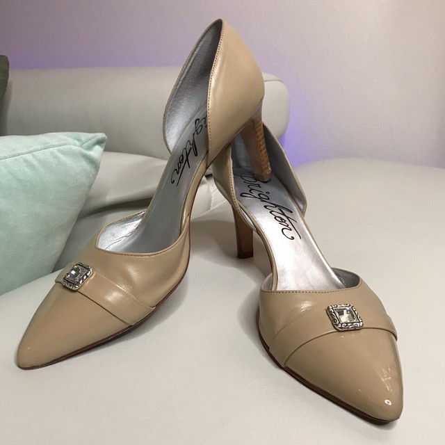 tan patent leather pumps