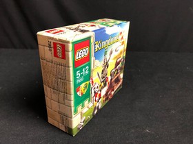LEGO 7950 Castle Kingdoms Knight's Showdown from 2010 NEW NIB