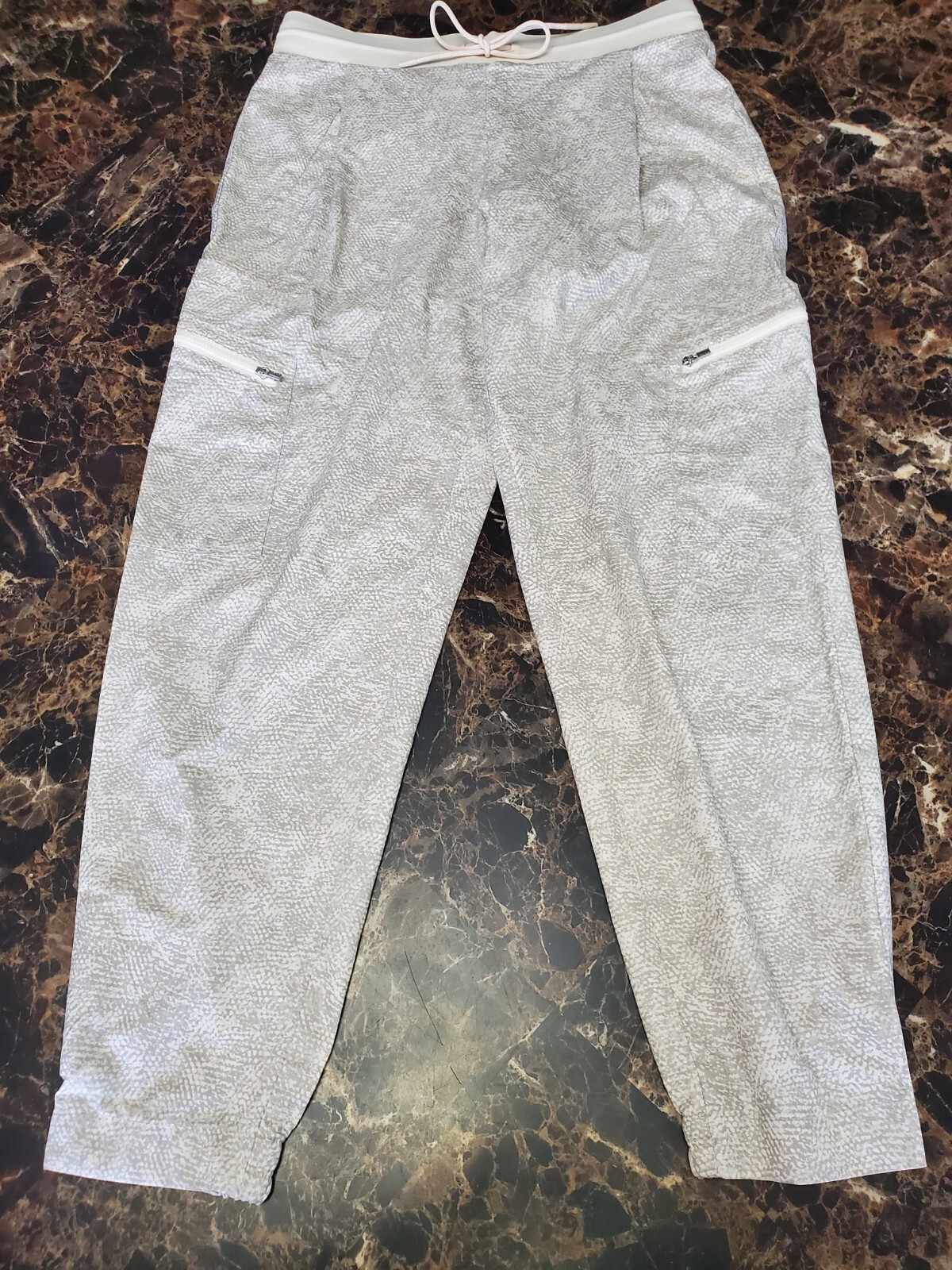 ATHLETA WOMENS VENTURE PRINTED JOGGER/CASUAL PANT SZ. 6 CREAM/GRAY