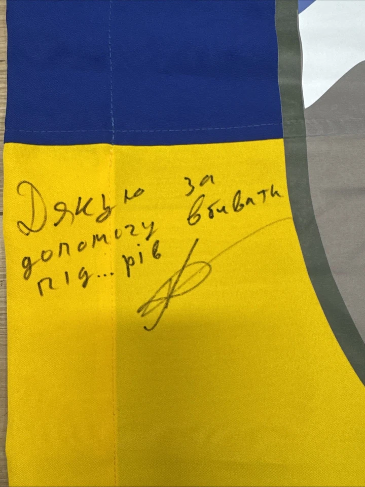 🇺🇦 Ukraine war military flag Signed!!! 53.5”x36” - Image 4 of 4