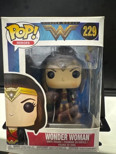 Funko Pop! Vinyl: DC Universe - Wonder Woman (w/ Cloak) #229