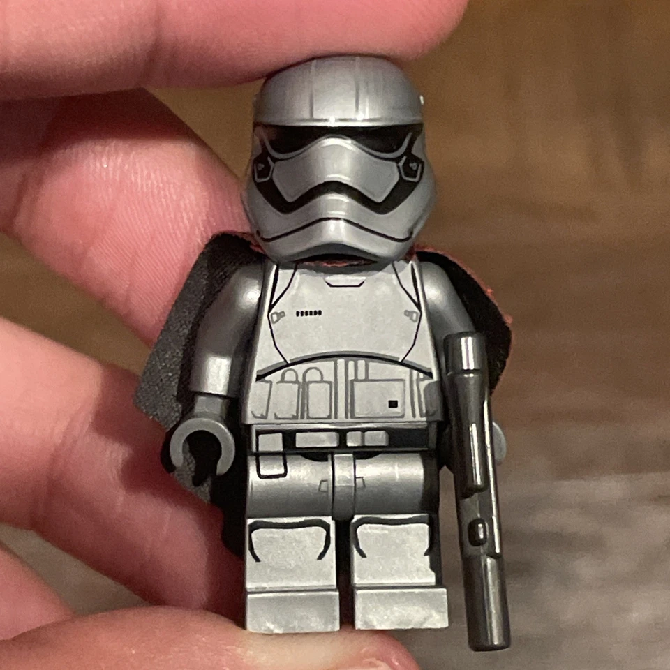 LEGO Star Wars Capitana Phasma Minifigura sw0684 75103 Transportador Primer Orden Foto 3 de 4