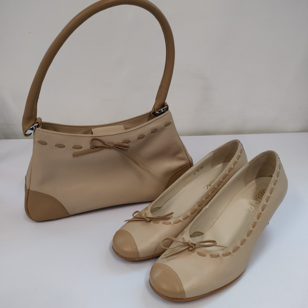 Hotter Beige Leather Comfort Court Shoes Matching Handbag Size