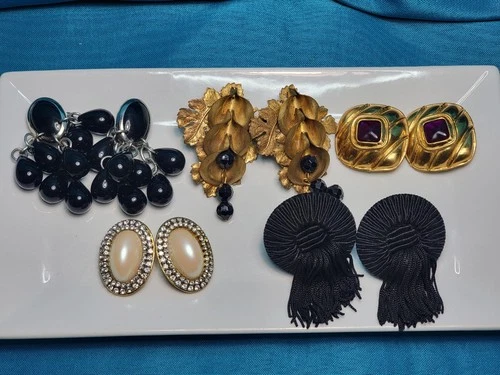5 Pairs Of Amazing Vintage Costume Jewelry Clip-on Earrings
