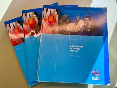 PADI Adventures in Diving Manual -  3 x Schüler Manual deutsch