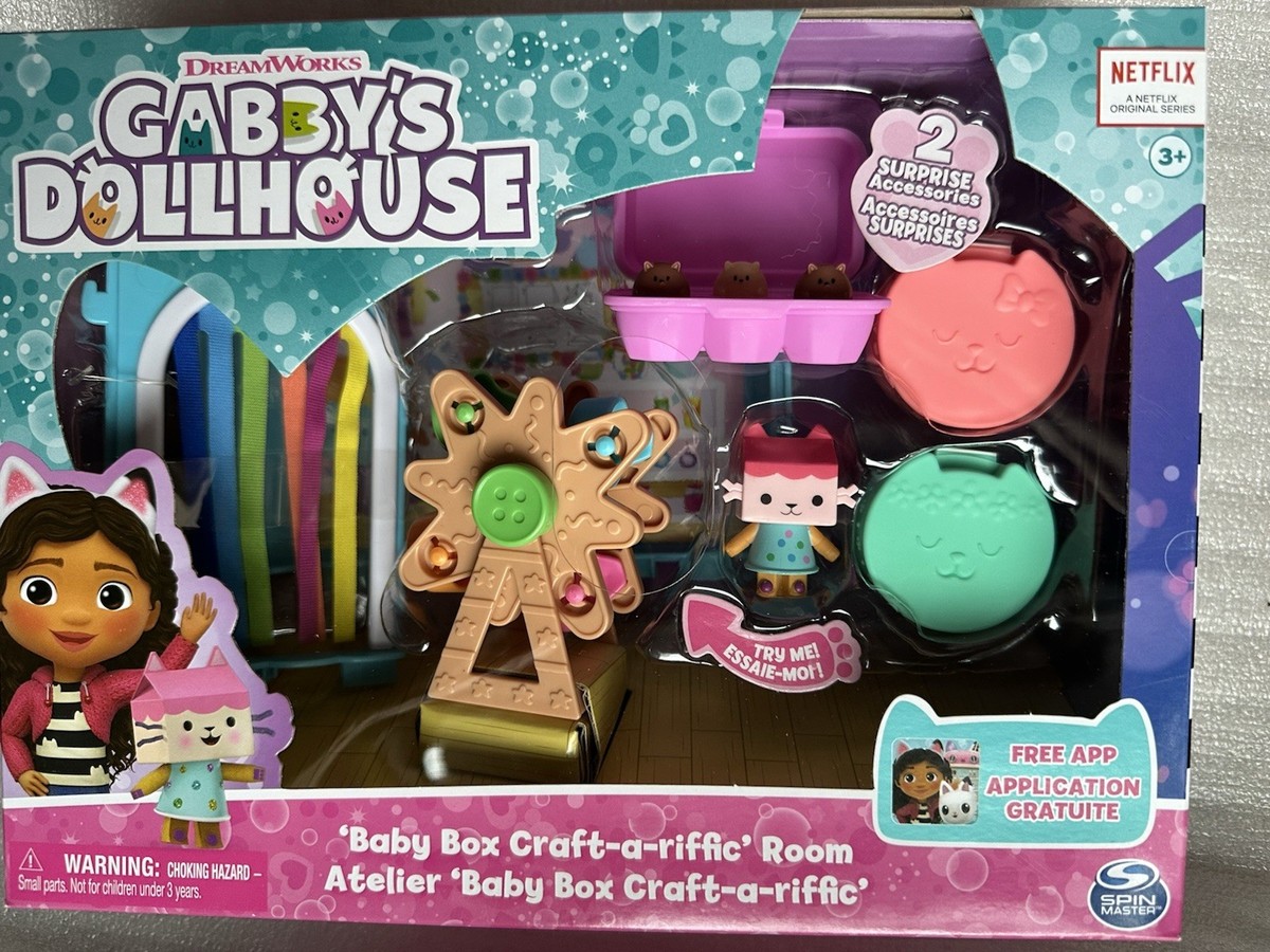 Gabby's Dollhouse – Baby Box Personaggio Con Mobile, Robot E Accessori, Set Gioco Per Bambini 3+ Anni, 6070093 - Foto 2