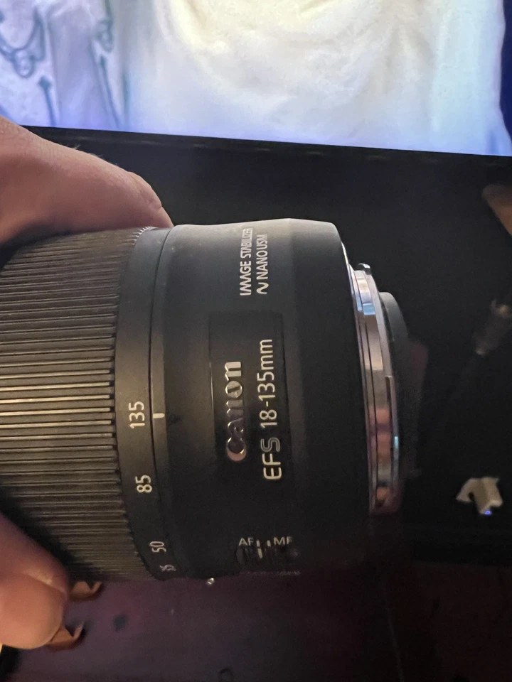 Canon EF-S 18-135mm f3.5-5.6 IS USM Nano Zoom Lens + 18-35 EF S 1:3.5-5.6 - Image 4 of 4