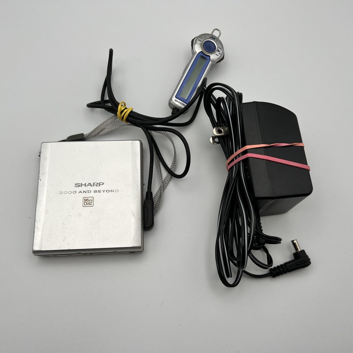 ポータブルプレーヤー B0563 SHARP MD-SS421-S LIMITED WALKMAN B0563 SHARP MD-SS421-S LIMITED WALKMAN SHARP MD-SS421-S