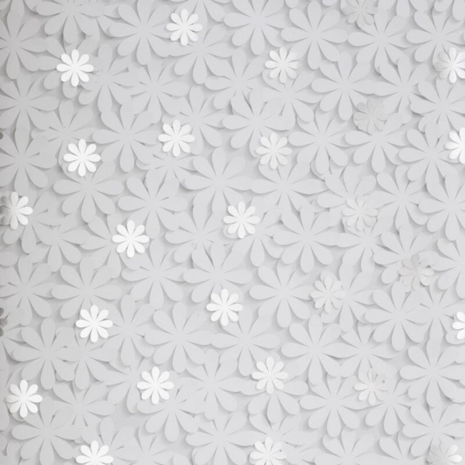 B&Q -  White And Silver Floral Daisy Wallpaper - Image 2