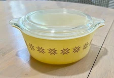 Vintage Yellow Pyrex Casserole Dish 472 1 1/2 PT Town & Country Pattern w/ Lid