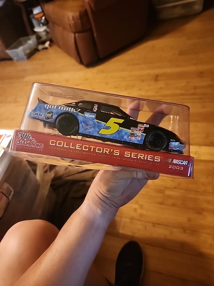 Terry Labonte #5 Kellogg’s Finding Nemo 2003 1/24 Diecast Collectors Series EUC - Image 4 of 4