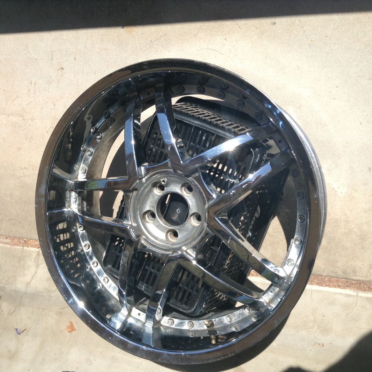 Gianna Wheel Blitz Chrome with Black Insert -- 22 INCH WHEEL Gianna Wheel Blitz Chrome with Black Insert -- 22 INCH WHEEL